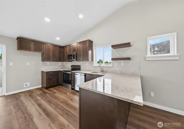 Photo 3 of Single family home for sale at 2016 N Oak Rd, Moses Lake, WA 98837 | MLS# NWM2519955 | Listing updated on 2026-09-21