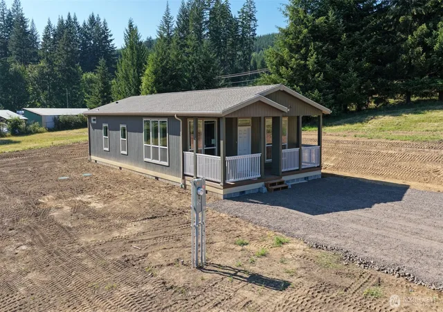 Manufactured home for sale at 124 Norms Pl, Ariel, WA 98603 | MLS# NWM2520043