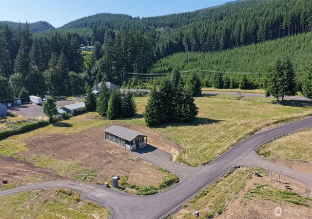Photo 3 of Manufactured home for sale at 124 Norms Pl, Ariel, WA 98603 | MLS# NWM2520043 | Listing updated on 2026-09-21