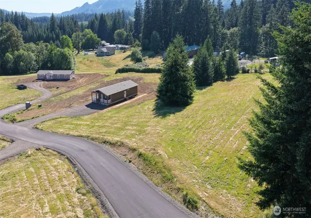 Photo 4 of Manufactured home for sale at 124 Norms Pl, Ariel, WA 98603 | MLS# NWM2520043 | Listing updated on 2026-09-21
