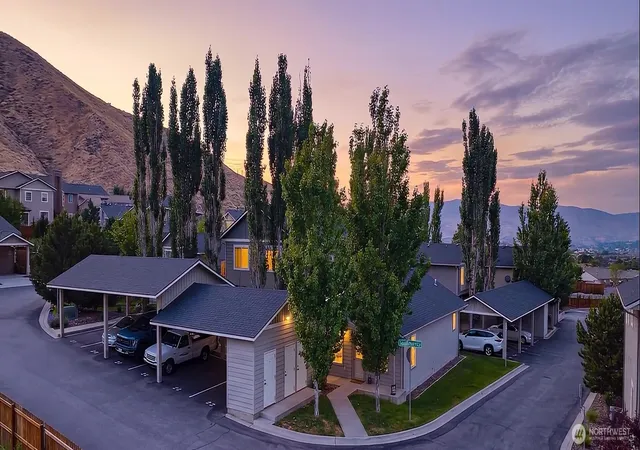 Photo 1 of Single family home for sale at 2152 Roper Ln, Wenatchee, WA 98801 | MLS# NWM2520117 | Listing updated on 2026-09-21