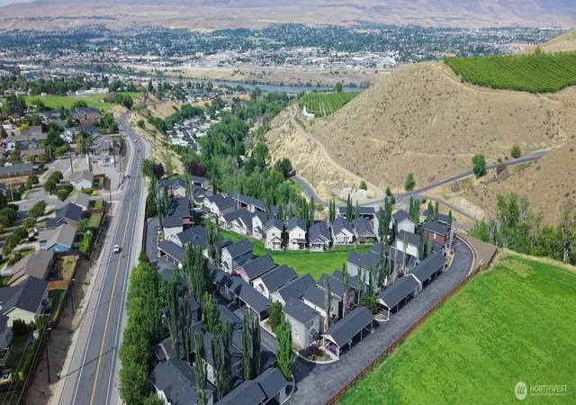 Photo 3 of Single family home for sale at 2152 Roper Ln, Wenatchee, WA 98801 | MLS# NWM2520117 | Listing updated on 2026-09-21