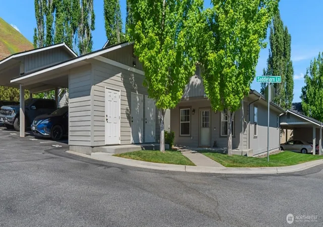 Photo 3 of Single family home for sale at 2152 Roper Ln, Wenatchee, WA 98801 | MLS# NWM2520117 | Listing updated on 2026-09-21