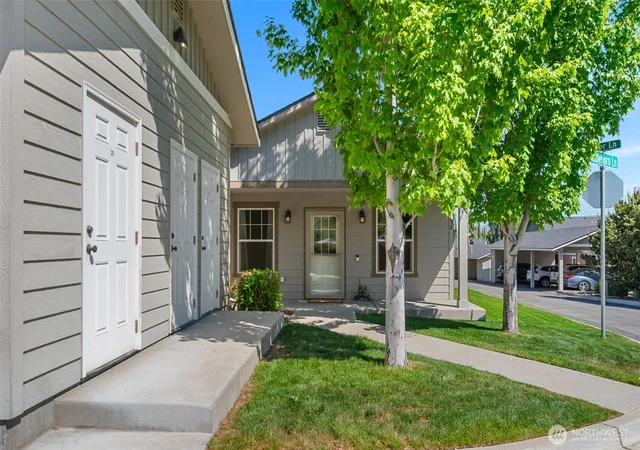 Photo 3 of Single family home for sale at 2152 Roper Ln, Wenatchee, WA 98801 | MLS# NWM2520117 | Listing updated on 2026-10-06