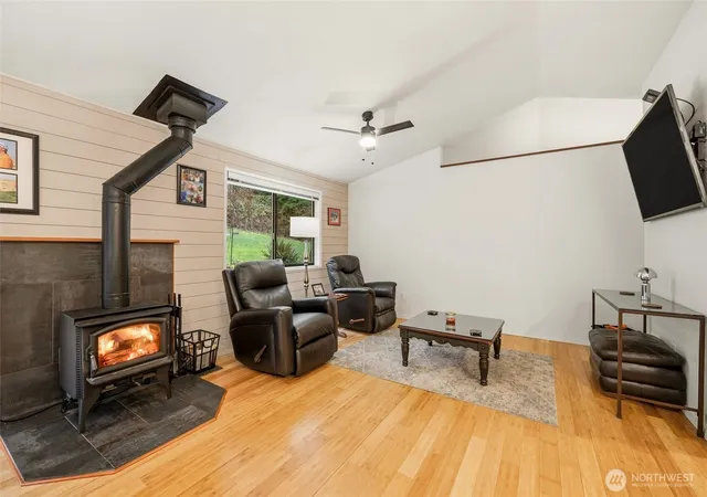 Photo 4 of Single family home for sale at 6830 Norma Beach Rd, Edmonds, WA 98026 | MLS# NWM2520150 | Listing updated on 2026-09-24