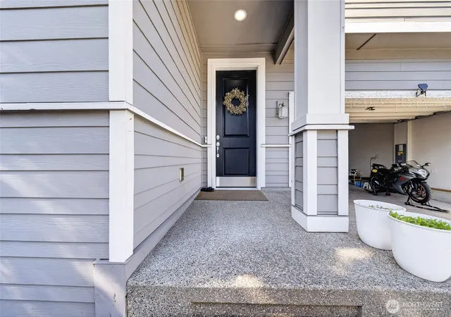 Photo 3 of Sale Pending at 37217 29th Avenue S, Federal Way, WA 98003 | MLS# NWM2520162 | Listing updated on 2026-09-25