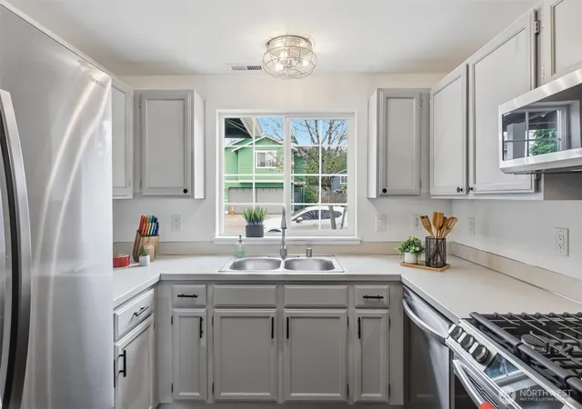 Photo 4 of Townhouse for sale at 4329 149th Place NE, Marysville, WA 98271 | MLS# NWM2520244 | Listing updated on 2026-09-21