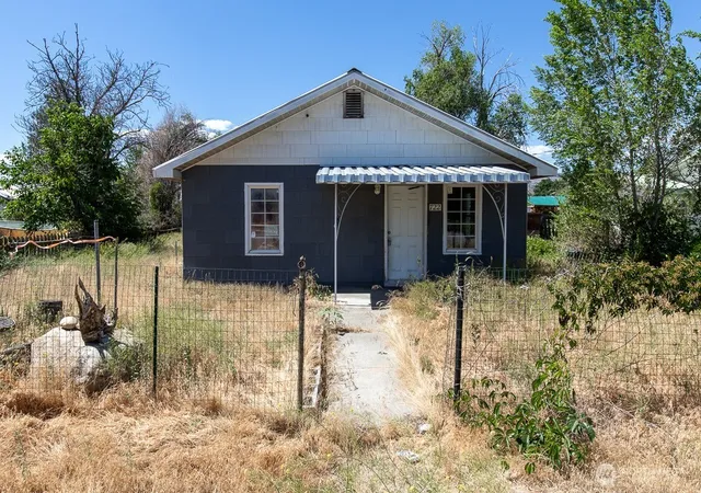 Photo 1 of Sale Pending at 722 Jackson St, Omak, WA 98841 | MLS# NWM2520254 | Listing updated on 2026-09-25