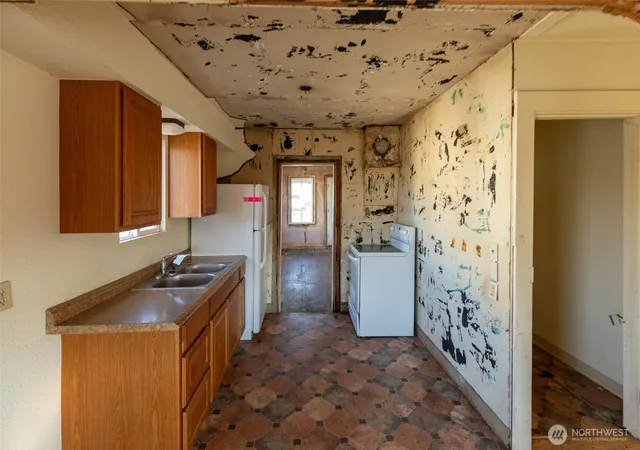 Photo 3 of Sale Pending at 722 Jackson St, Omak, WA 98841 | MLS# NWM2520254 | Listing updated on 2026-09-25