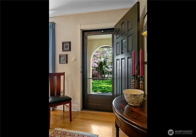 Photo 4 of Sale Pending at 2907 W Yakima Ave, Yakima, WA 98902 | MLS# NWM2520279 | Listing updated on 2026-09-22