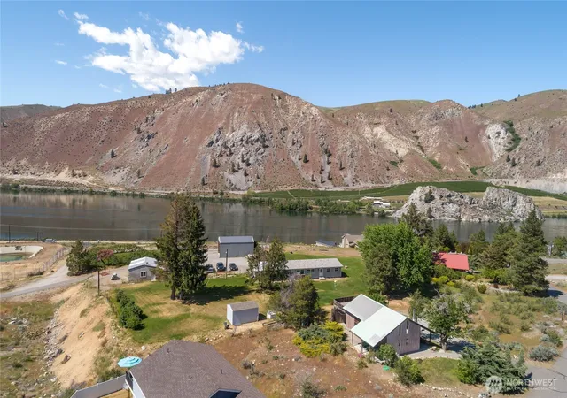 Photo 2 of Single family home for sale at 245 Lakeview Ave, Orondo, WA 98843 | MLS# NWM2520282 | Listing updated on 2026-09-21