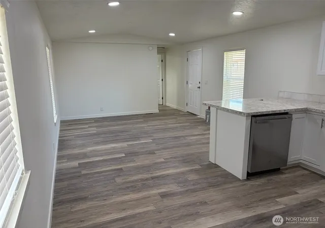 Photo 3 of Manufactured home for sale at 3010 W Peninsula Dr #77, Moses Lake, WA 98837 | MLS# NWM2520319 | Listing updated on 2026-09-23