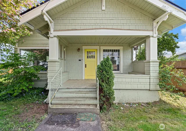 Photo 2 of Single family home for sale at 505 W Young St, Elma, WA 98541 | MLS# NWM2520351 | Listing updated on 2026-09-21