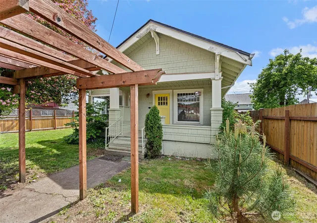 Photo 4 of Single family home for sale at 505 W Young St, Elma, WA 98541 | MLS# NWM2520351 | Listing updated on 2026-09-21