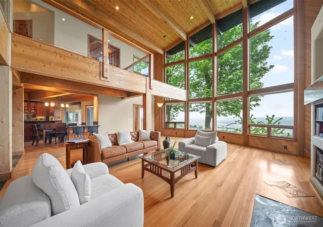 Photo 3 of Single family home for sale at 813 Varsity Rd, Kalama, WA 98625 | MLS# NWM2520429 | Listing updated on 2026-09-21