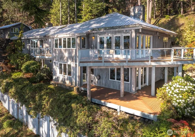 Photo 1 of Single family home for sale at 1424 Palisades Dr, Eastsound, WA 98245 | MLS# NWM2520474 | Listing updated on 2026-09-28