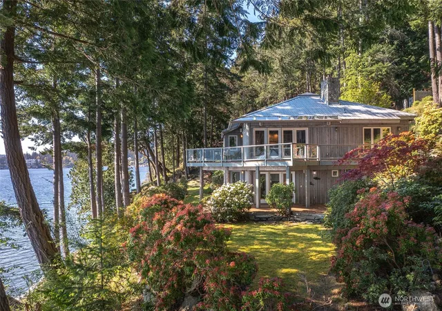 Photo 2 of Single family home for sale at 1424 Palisades Dr, Eastsound, WA 98245 | MLS# NWM2520474 | Listing updated on 2026-09-28