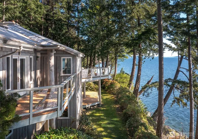 Photo 3 of Single family home for sale at 1424 Palisades Dr, Eastsound, WA 98245 | MLS# NWM2520474 | Listing updated on 2026-09-28