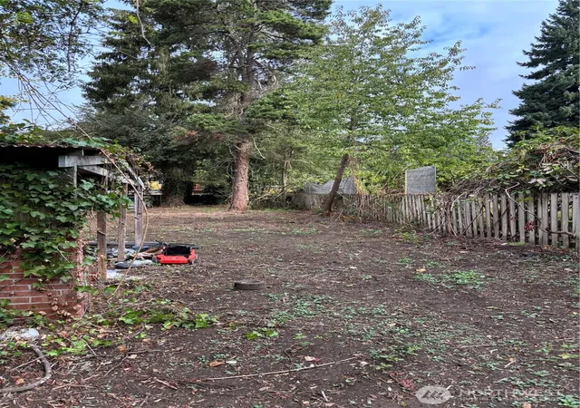 Photo 4 of Sale Pending at 18421 44th Avenue W, Lynnwood, WA 98037 | MLS# NWM2520488 | Listing updated on 2026-09-25