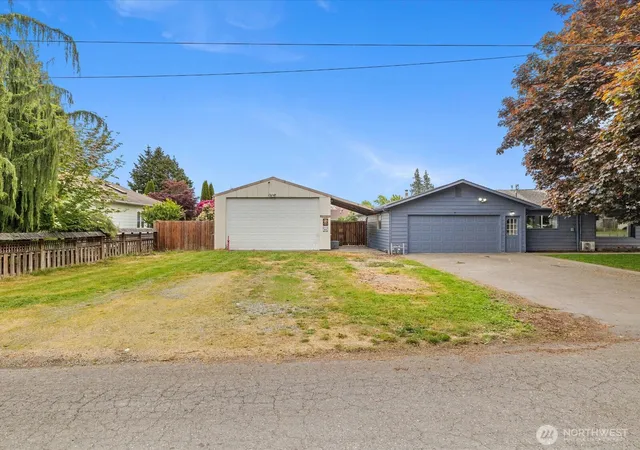 Photo 3 of Single family home for sale at 1922 S Wall St, Mount Vernon, WA 98273 | MLS# NWM2520525 | Listing updated on 2026-09-27