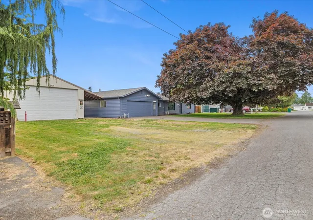 Photo 2 of Single family home for sale at 1922 S Wall St, Mount Vernon, WA 98273 | MLS# NWM2520525 | Listing updated on 2026-10-15