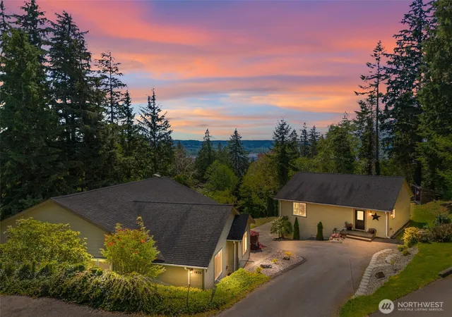 Single family home for sale at 1405 Bellevue Ave, Aberdeen, WA 98520 | MLS# NWM2520627
