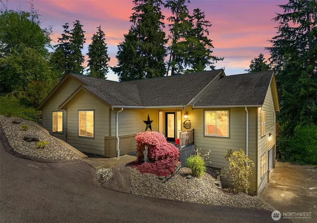Photo 2 of Single family home for sale at 1405 Bellevue Ave, Aberdeen, WA 98520 | MLS# NWM2520627 | Listing updated on 2026-09-24