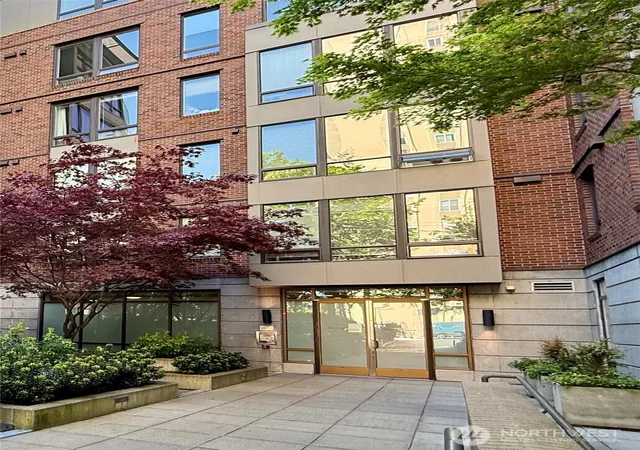Photo 3 of Condo for sale at 4547 8th Avenue Ne #204, Seattle, WA 98105 | MLS# NWM2520675 | Listing updated on 2026-09-21