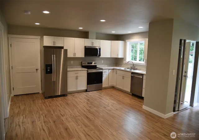 Photo 3 of Single family home for sale at 8452 Aspen Ct, Maple Falls, WA 98266 | MLS# NWM2520703 | Listing updated on 2026-09-21