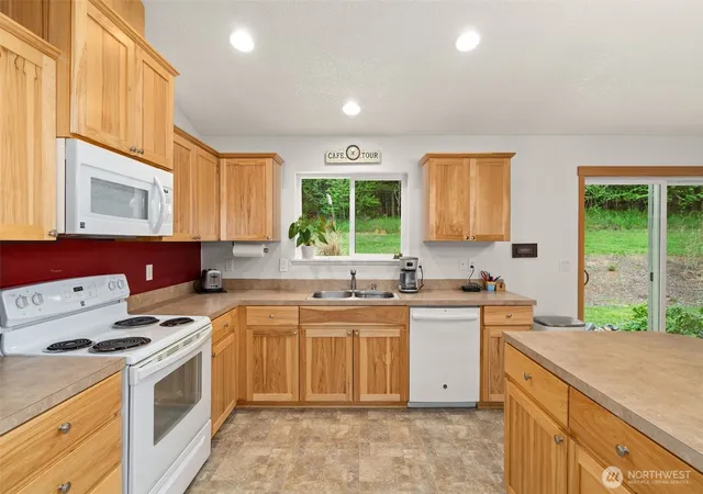 Photo 3 of Single family home for sale at 236 Chilvers Rd, Chehalis, WA 98532 | MLS# NWM2520818 | Listing updated on 2026-10-02