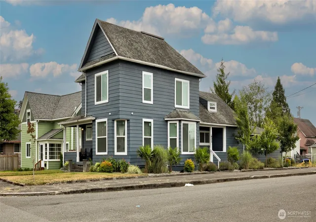 Photo 1 of Single family home for sale at 802 Eklund Ave, Hoquiam, WA 98550 | MLS# NWM2520861 | Listing updated on 2026-09-21