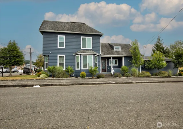 Photo 3 of Single family home for sale at 802 Eklund Ave, Hoquiam, WA 98550 | MLS# NWM2520861 | Listing updated on 2026-09-21