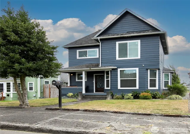 Photo 3 of Single family home for sale at 802 Eklund Ave, Hoquiam, WA 98550 | MLS# NWM2520861 | Listing updated on 2026-09-21