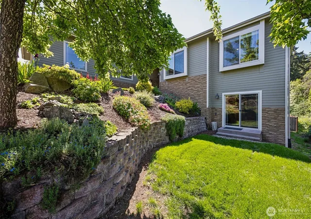 Photo 2 of Single family home for sale at 3202 170th Avenue E, Lake Tapps, WA 98391 | MLS# NWM2520862 | Listing updated on 2026-09-23