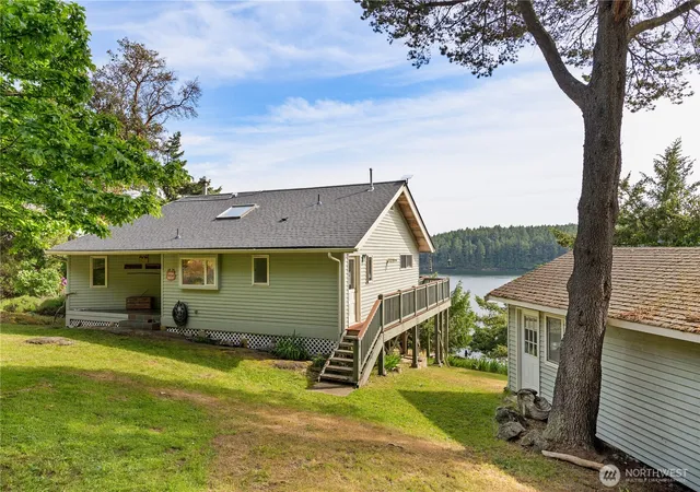 Photo 3 of Single family home for sale at 260 Harbor Vista Dr, Friday Harbor, WA 98250 | MLS# NWM2520882 | Listing updated on 2026-09-21