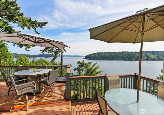 Photo 4 of Single family home for sale at 260 Harbor Vista Dr, Friday Harbor, WA 98250 | MLS# NWM2520882 | Listing updated on 2026-09-21