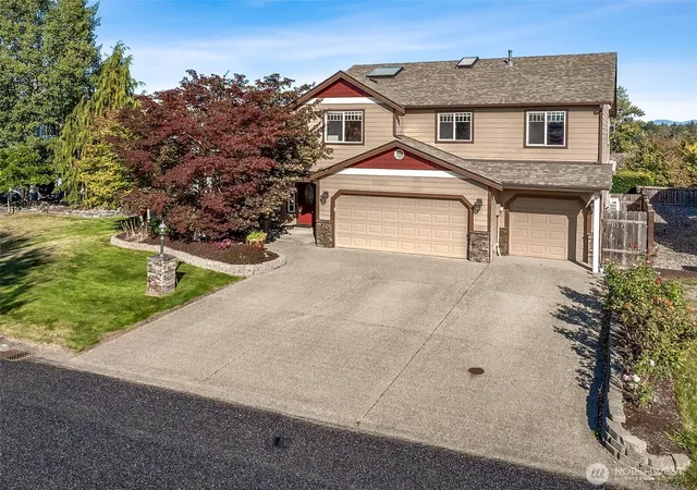 Photo 3 of Sale Pending at 13811 68th Avenue Ct E, Puyallup, WA 98373 | MLS# NWM2520946 | Listing updated on 2026-09-25