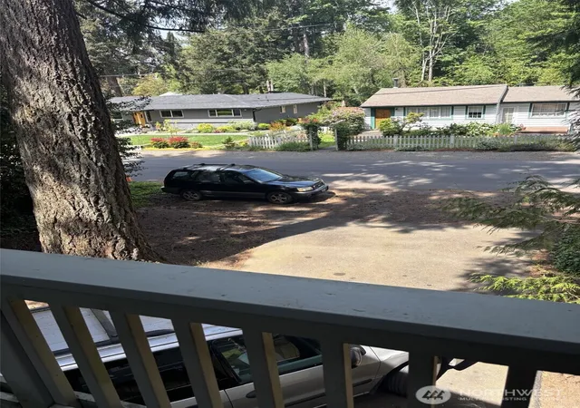 Photo 3 of Single family home for sale at 541 Ne Alder St, Issaquah, WA 98027 | MLS# NWM2521030 | Listing updated on 2026-09-21