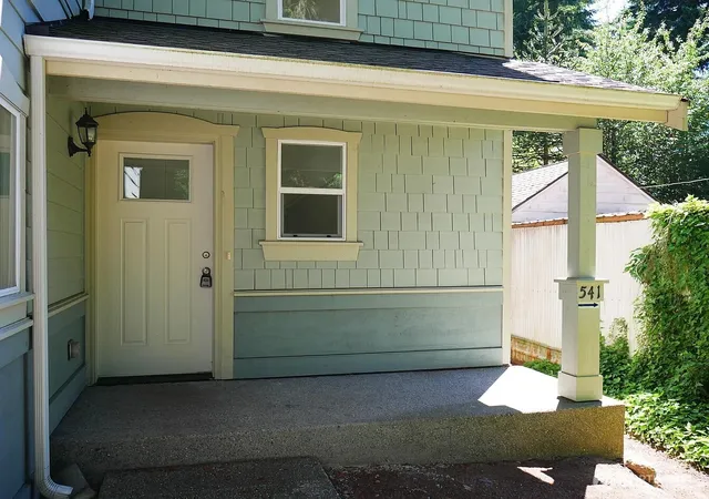 Photo 3 of Single family home for sale at 541 NE Alder St, Issaquah, WA 98027 | MLS# NWM2521030 | Listing updated on 2026-09-21