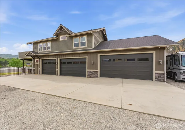 Photo 3 of Single family home for sale at 186 Shypoke Pl, Entiat, WA 98822 | MLS# NWM2521044 | Listing updated on 2026-09-21