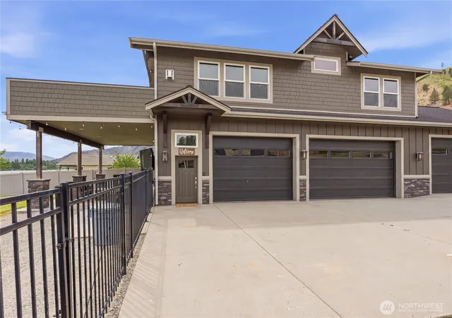 Photo 3 of Single family home for sale at 186 Shypoke Pl, Entiat, WA 98822 | MLS# NWM2521044 | Listing updated on 2026-09-21