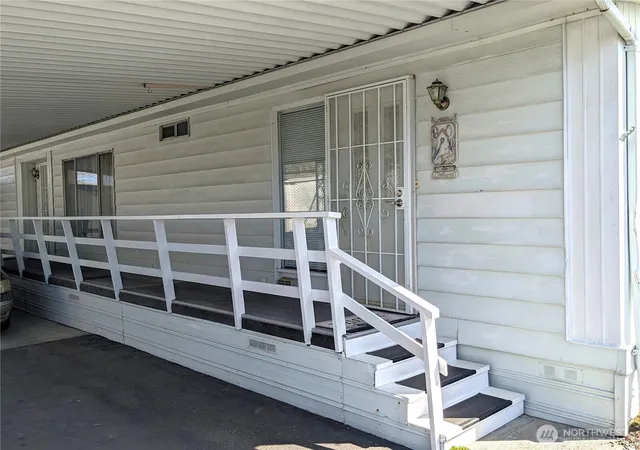 Photo 3 of Manufactured home for sale at 2725 E Fir St #50, Mount Vernon, WA 98273 | MLS# NWM2521153 | Listing updated on 2026-09-28
