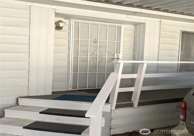 Photo 3 of Manufactured home for sale at 2725 E Fir St #50, Mount Vernon, WA 98273 | MLS# NWM2521153 | Listing updated on 2026-09-28