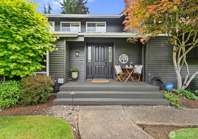 Photo 2 of Single family home for sale at 32 Cascade Key, Bellevue, WA 98006 | MLS# NWM2521225 | Listing updated on 2026-09-21
