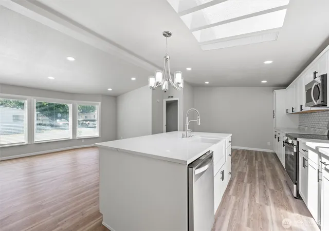 Photo 3 of Manufactured home for sale at 6750 Desert View Dr, West Richland, WA 99353 | MLS# NWM2521326 | Listing updated on 2026-10-01