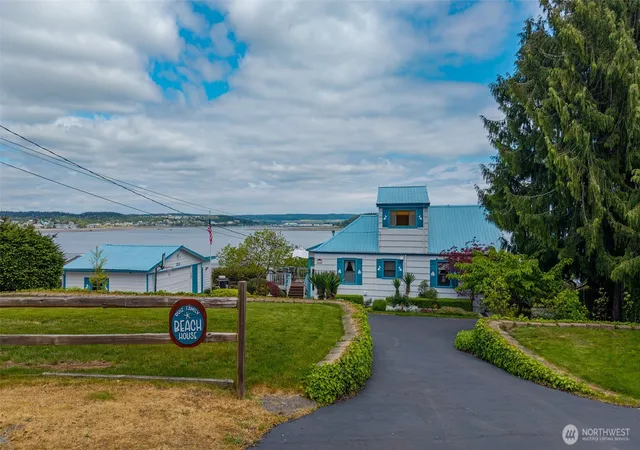 Photo 1 of Single family home for sale at 3224 Sw Scenic Hts St, Oak Harbor, WA 98277 | MLS# NWM2521485 | Listing updated on 2026-09-21