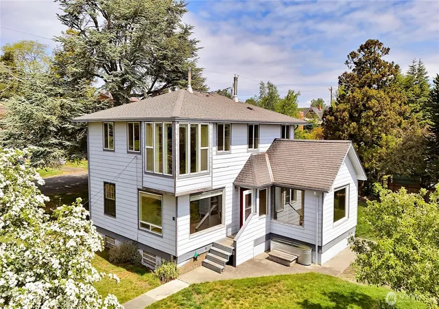 Photo 3 of Single family home for sale at 340 Pierce St, Port Townsend, WA 98368 | MLS# NWM2521519 | Listing updated on 2026-09-21