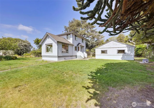 Photo 4 of Single family home for sale at 340 Pierce St, Port Townsend, WA 98368 | MLS# NWM2521519 | Listing updated on 2026-09-21