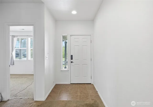 Photo 4 of Single family home for sale at 425 S Trillium Way, Moses Lake, WA 98837 | MLS# NWM2521521 | Listing updated on 2026-09-21
