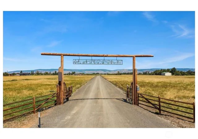 Photo 1 of Contingent at 407 Walker Dr, Ellensburg, WA 98926 | MLS# NWM2521575 | Listing updated on 2026-09-21